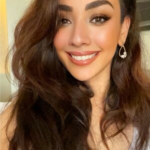 Meet your Posher, Angelica